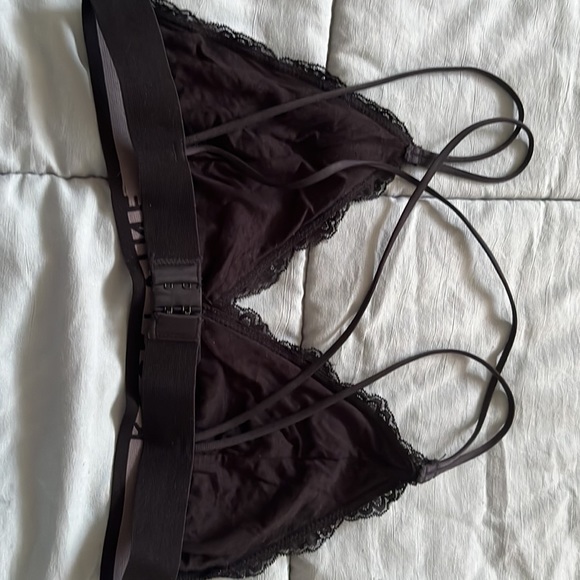 Black lace lined bralette - Picture 2 of 3